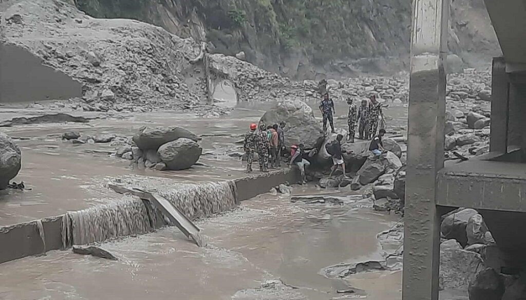 ल्हेन्दे खोलामा फेरि बाढीः रसुवा, नुवाकोट र धादिङ  जिल्लाका बासिन्दालाई उच्च सर्तकता अपनाउन आग्रह
